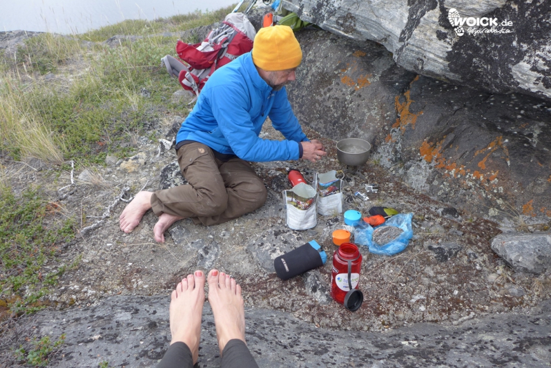 00577 Mittagessen bereiten im Windschatten